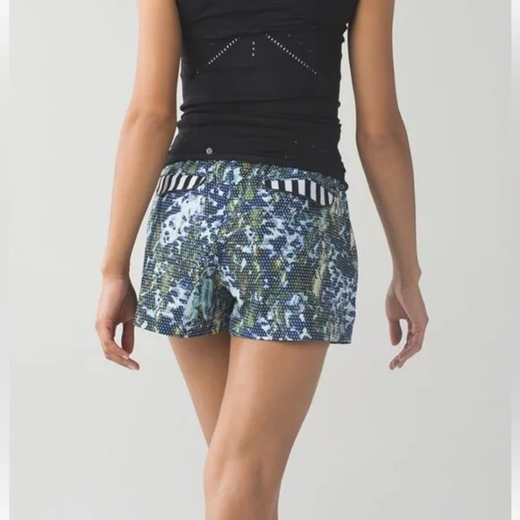 Lululemon Athletica Blue Patterned Athletic Shorts - Picture 6 of 8